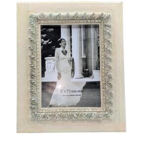 Vintage Antiqued Cream W/ Slight Green Tint 5"X7" Photo Frame